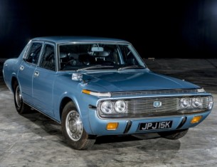 Toyota crown ‘đón ánh mặt trời’ sau 25 năm phủi bụi Toyota crown ‘đón ánh mặt trời’ sau 25 năm phủi bụi